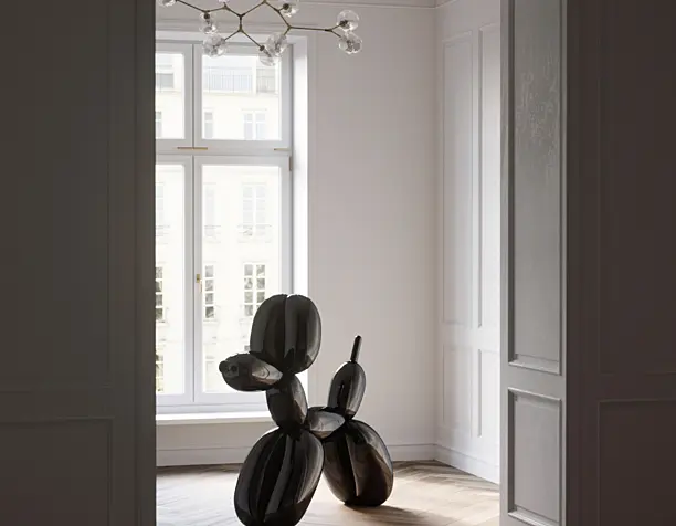 Concept hall with balloon Dog