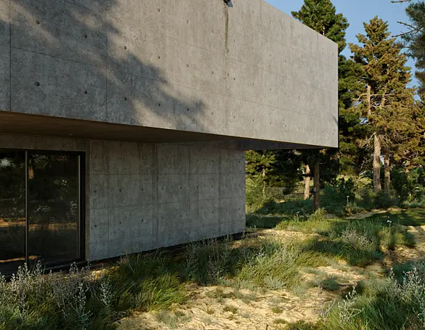 THE WALL HOUSE