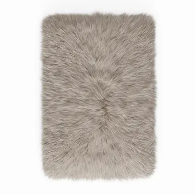 Fluffy rug with long fur